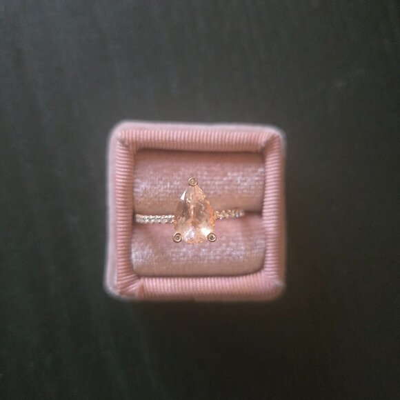 Morganite stone with diamond band - Picture 1 of 3